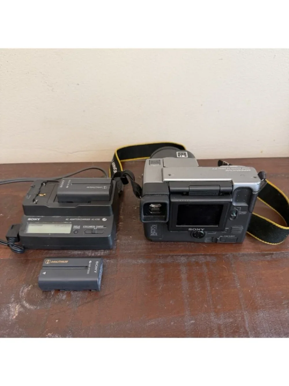 Sony Mavica MVC FD91 Digital Camera Bundle Battery Charger Bag Untested